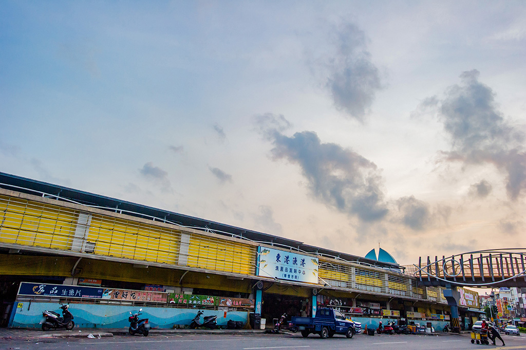 Donggang Fishery Port Marine Product Direct Sale Center (Huaqiao Market)